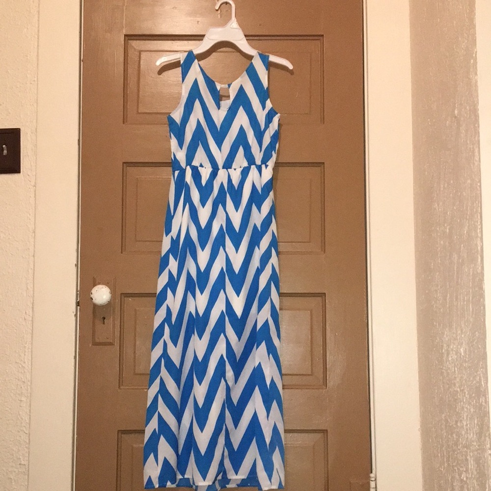 Tank top, chevron/zig zag pattern, and tank top.